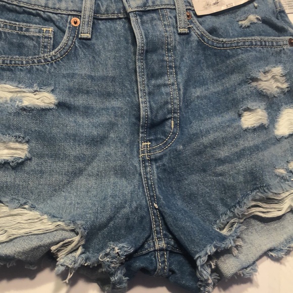 Woman’s distressed hi-rise shorts - Picture 2 of 9